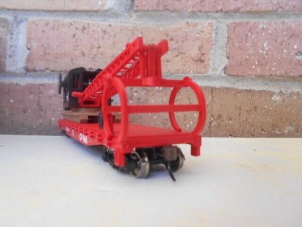 Walthers #931-1781 HO Scale Canadian Pacific Railroad Log Crane Car/CP304860 - Image 3
