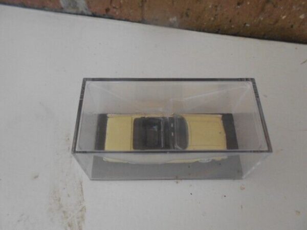 Ricko #38322 Ford 1962-64 Lincoln Contintal Convertible With Suicide Door Yellow - Image 6