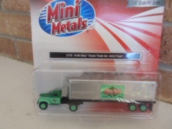 Classic Metal Works Ho 41/46 Chevy Tractor/Trailer Set SoCal Freight #311678