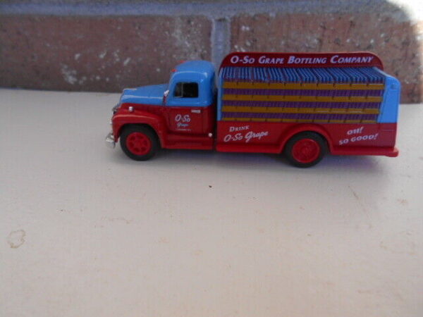 Classic Metal Works  O Scale  #TC302 1955 Beverage Truck - O So Grapee