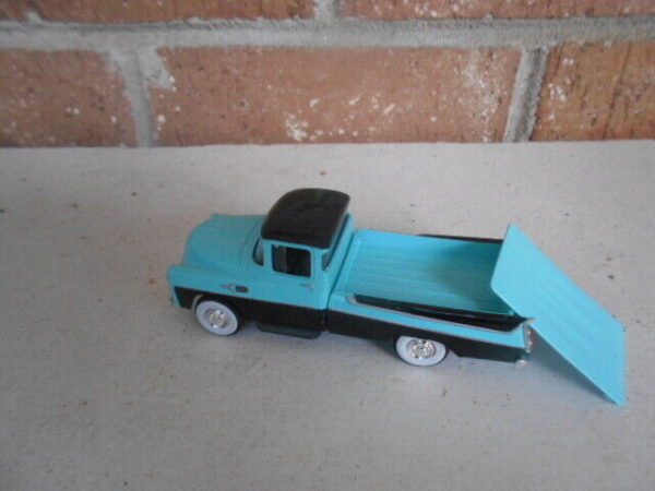 Menard O Scale  #279-9245 --1957 Dodge Sweptside Trucks Black & Blue - Image 4