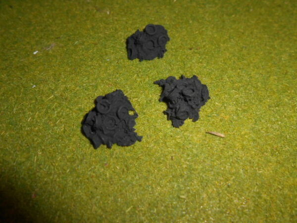 # 1060 M & B Rubber Tire Pile N scale  3 Per Pack - Image 2