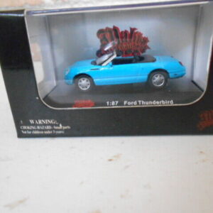 Mailbu Interational Ford Thunderbird #00155 Blue