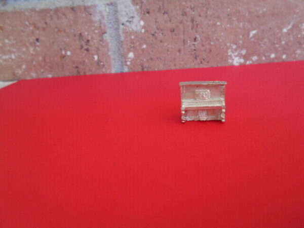 HO Scale Accessories Detailed Upright Piano 1 Per Pack #167