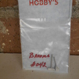 HO Scale Accessories Hand Brooms 2 Per Pack #042