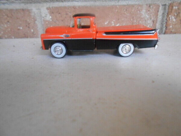 Menard O Scale  #279-9245 --1957 Dodge Sweptside Trucks Black & Orange - Image 2