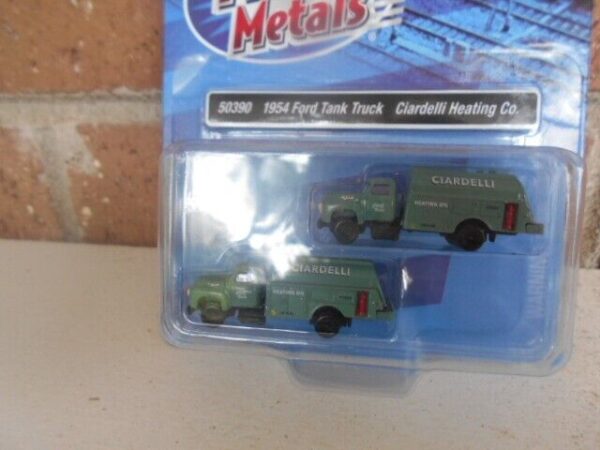 CMW / Mini Details Accessories #20227 - Dirt & Gravel Piles 5-Pieces- HO / 1:87 - Image 3