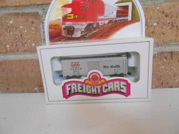 BACHMANN # 16952 N Scale 40' Box Car D&RGW Cookie Box - Image 2