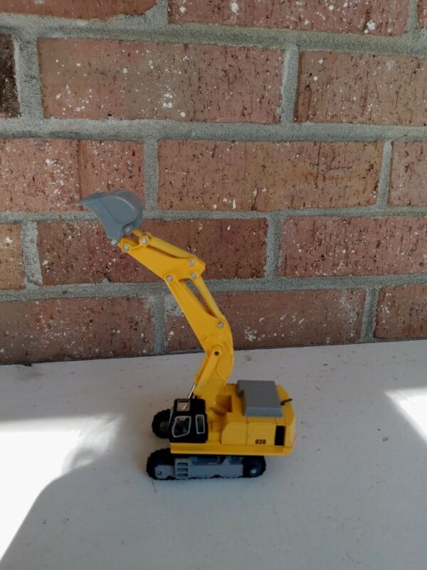 C M W  Hydraulic Tracked Excavator Construction Yellow 1:87 HO TC-100/12B - Image 5