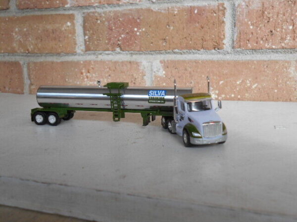 Trucks N' Stuff HO Scale Silva Peterbilt Tractor 579 & Tanker Trailers #400678