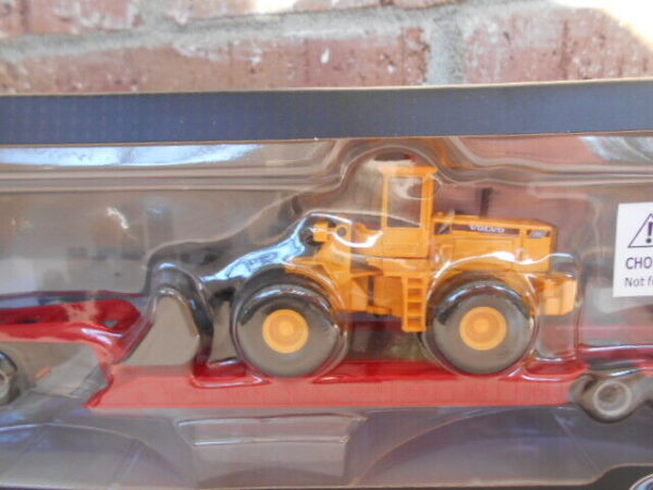 Cararrma HO Scale Volvo FH 12 Lowboy Trailers Wheel Loader #185-001 - Image 2