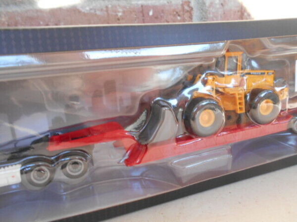 Cararrma HO Scale Volvo FH 12 Lowboy Trailers Wheel Loader #185-001 - Image 3