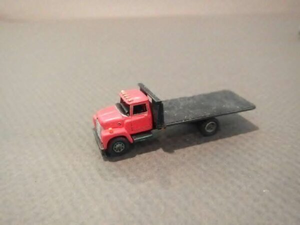 Showcase Miniatures N Scale I Class Flatbed Truck Kit #39 - Image 2
