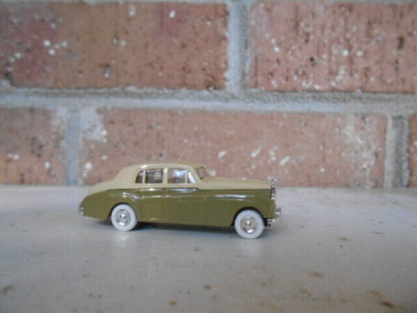 Praline/Busch #84402 HO Scale Bentley Serie 2 - Image 3
