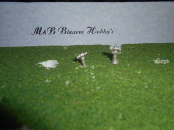 HO Scale Accessories Grinder On Stands #126 - Image 4
