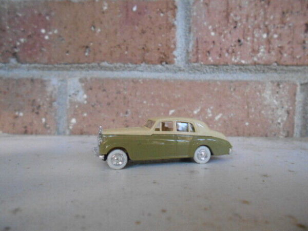 Praline/Busch #84402 HO Scale Bentley Serie 2 - Image 4