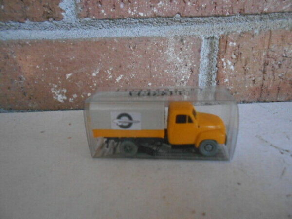 Brekina HO Scale Opel Blitz Canvas Top Truck Yellow #13904 - Image 4