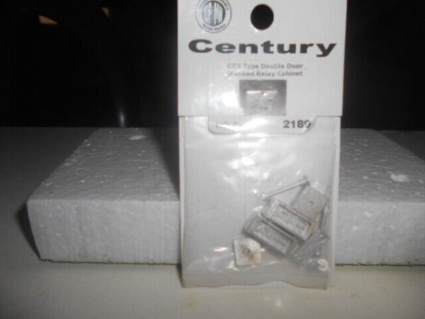 HO Scale Accessories Century GRS Type Double Door Stacked Relay Cabinet #2189 - Image 2