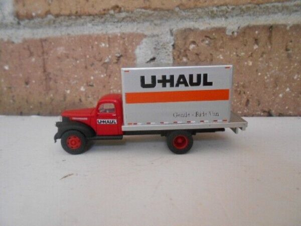 CLASSIC METAL WORKS HO Scale 41/46 Chevrolet U-Haul Box Truck #30319
