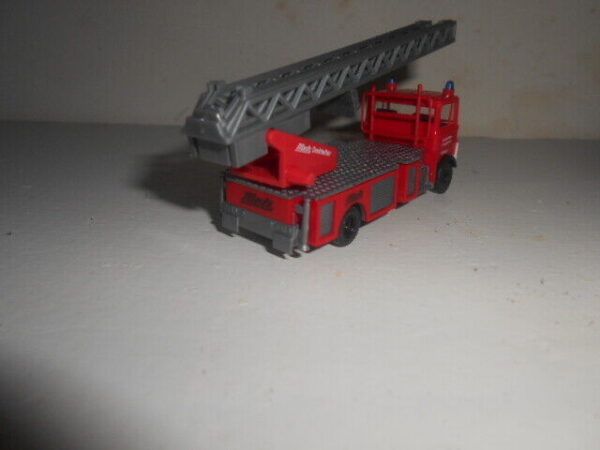 Praline/Busch #80760 HO Scale Mercedes B LP809 Fire Truck - Image 2