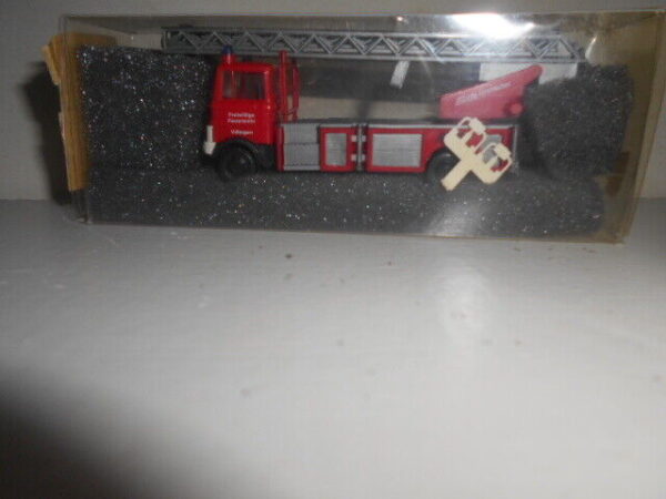 Praline/Busch #80760 HO Scale Mercedes B LP809 Fire Truck - Image 3