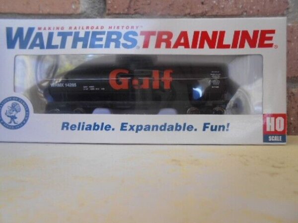 Walthers  931-1612 HO Scale 40' Tank Car - Ready To Run - Gulf Petroleum Company
