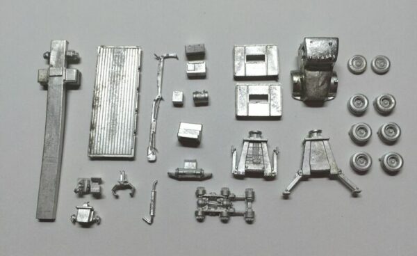 Showcase Miniatures N Scale KW Class Hi-Rail Grapple Truck Kit #59 - Image 3