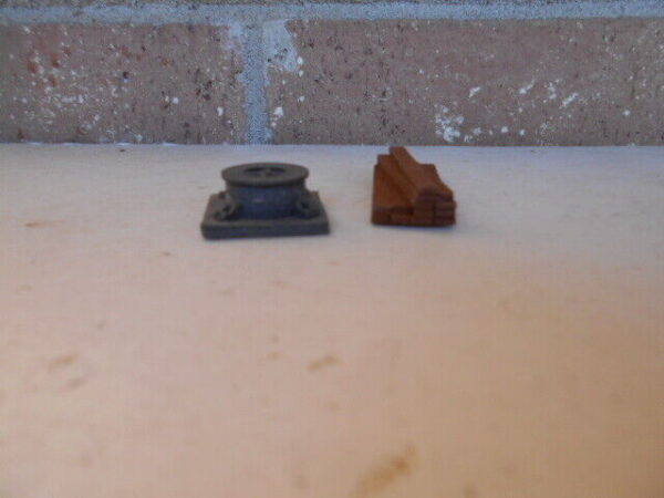 Wood And Spool Of Wire HO Scale #95072 - Image 2