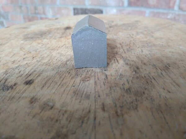 M & B Bizarres HO Scale Small Metal Storage Building #20004 - Image 2
