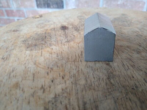 M & B Bizarres HO Scale Small Metal Storage Building #20004 - Image 4