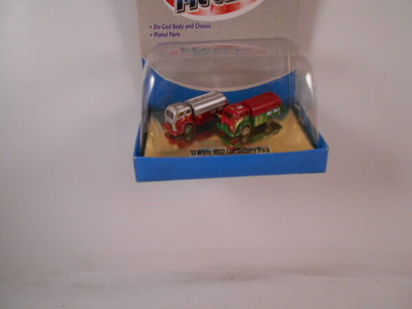 N Scale Classic Metal Works 1953 White 3000 Fuel Delivery Truck Item #50204 - Image 3