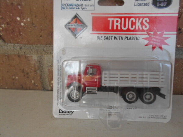 BOLEY Internationa Single Axel With Stake Bed Truck #4006-17
