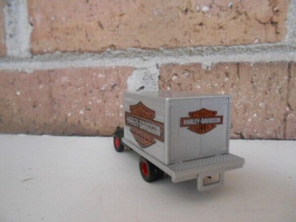 CLASSIC METAL WORKS HO Scale 41/46 Chevrolet Harley Davidson Box Truck #30319 - Image 2