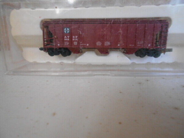 Con Cor N Scale Trough Roof 3 Bay Covered Hopper Santa Fe #0001001951
