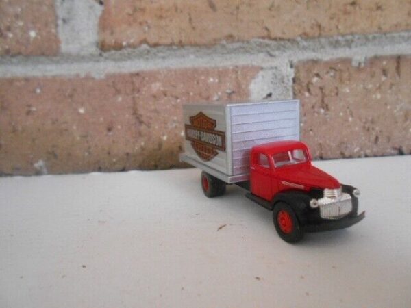 CLASSIC METAL WORKS HO Scale 41/46 Chevrolet Harley Davidson Box Truck #30319 - Image 4