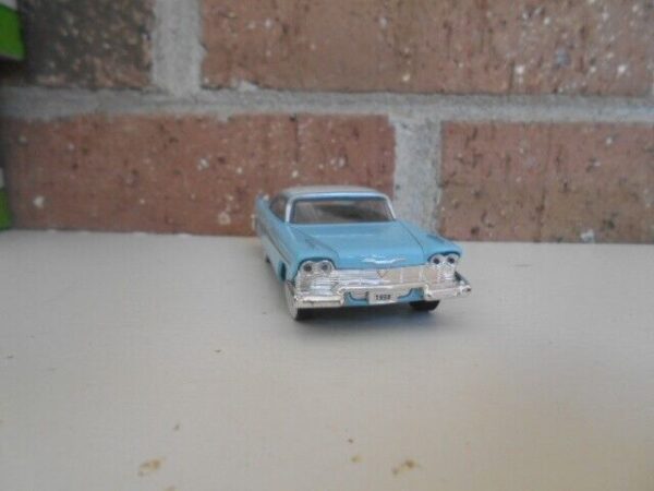 Menard O Scale  #279-9236 1958 Plymmouth Fury Blue & White - Image 4