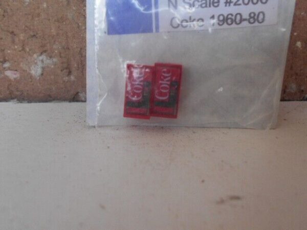 #2006 N Scale Accessories 1960-80 Coke Machines  (2 Per Pack) - Image 3