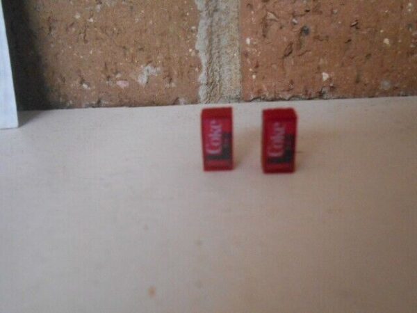 #2006 N Scale Accessories 1960-80 Coke Machines  (2 Per Pack) - Image 4