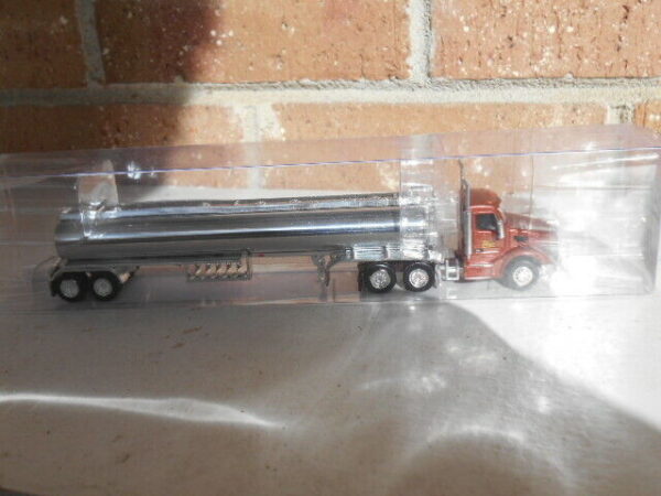 Trucks N' Stuff HO Scale Willams Peterbilt Tractor 579 & Tanker Trailers #400681