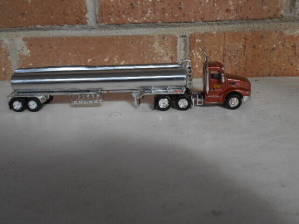 Trucks N' Stuff HO Scale Willams Peterbilt Tractor 579 & Tanker Trailers #400681 - Image 3