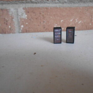 #1001 HO Scale Accessories 1940-1980 Candy/Chips Machines  (2 Per Pack)