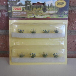 MP Scenery Products item #70035 HO Muscaris Plants 32/PK 3/8"