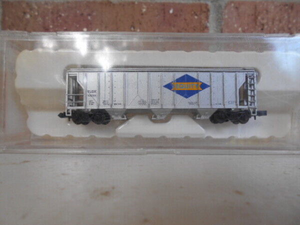 Con Cor N Scale Trough Roof 3 Bay Covered Hopper Equity Grains #0001001953
