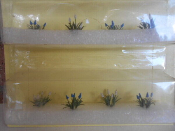 MP Scenery Products item #70035 HO Muscaris Plants 32/PK 3/8" - Image 4