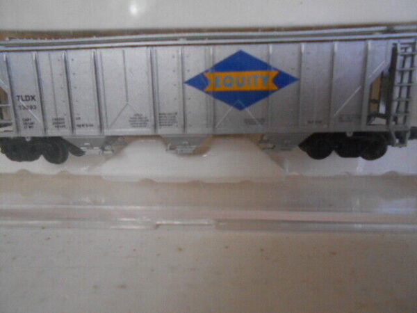 Con Cor N Scale Trough Roof 3 Bay Covered Hopper Equity Grains #0001001953 - Image 2