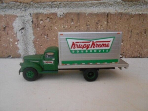 CLASSIC METAL WORKS HO Scale 41/46 Chevrolet Krispy Kreme Box Truck #30320