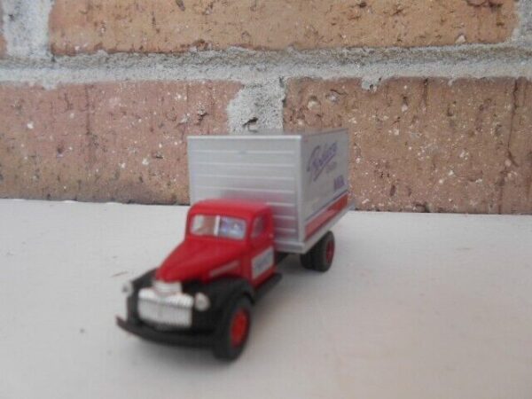 CLASSIC METAL WORKS HO Scale 41/46 Chevrolet Producers Dairy Box Truck #30319 - Image 4