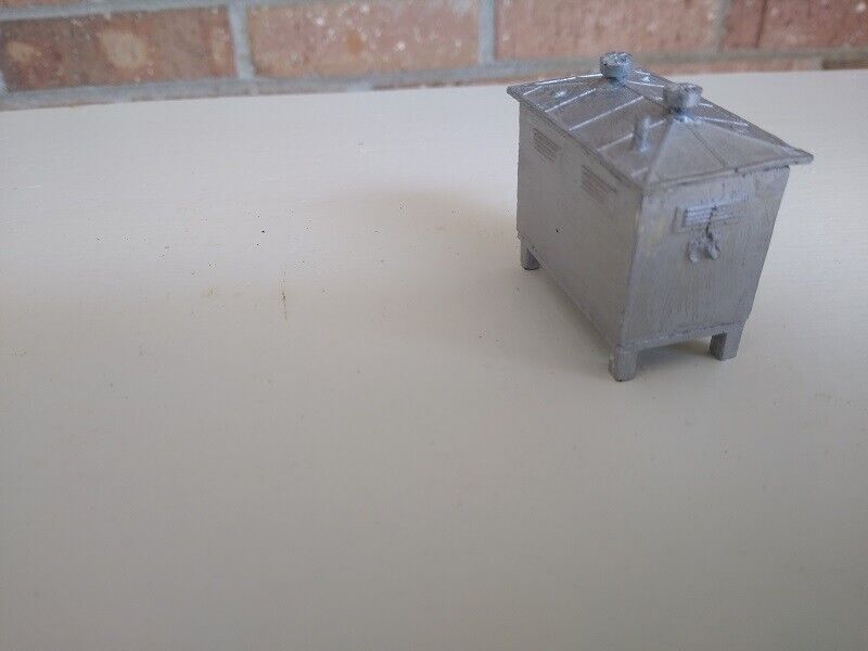 HO Scale Accessories Highly Detailed Track Side Elec. Building #10026-Silver - Image 8