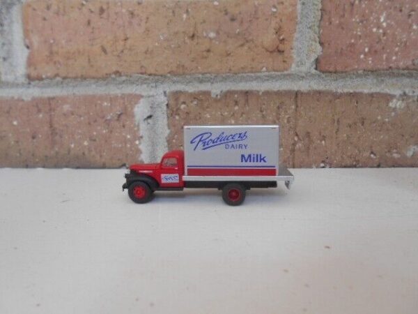 CLASSIC METAL WORKS HO Scale 41/46 Chevrolet Producers Dairy Box Truck #30319 - Image 7