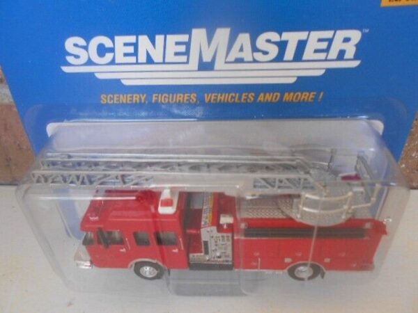 HO Scale Walthers Scene Master 949-13801 Heavy-Duty Fire Department Ladder Truck - Image 2